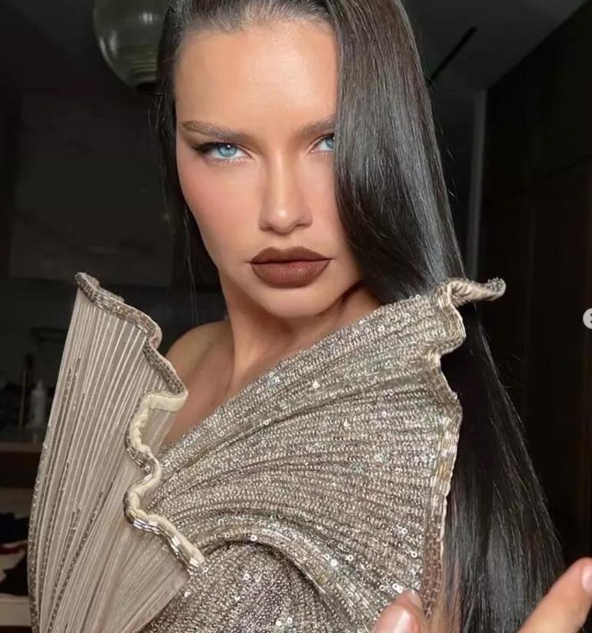 Adriana Lima yeniden podyumlara dönüyor! 