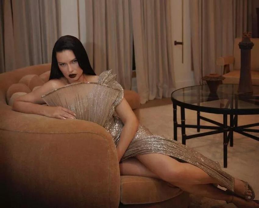 Adriana Lima yeniden podyumlara dönüyor! 