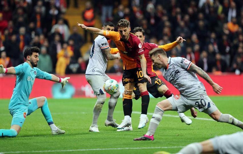 Galatasaray-Başakşehir maçında 2 hayati hata! Deniz Çoban açıkladı