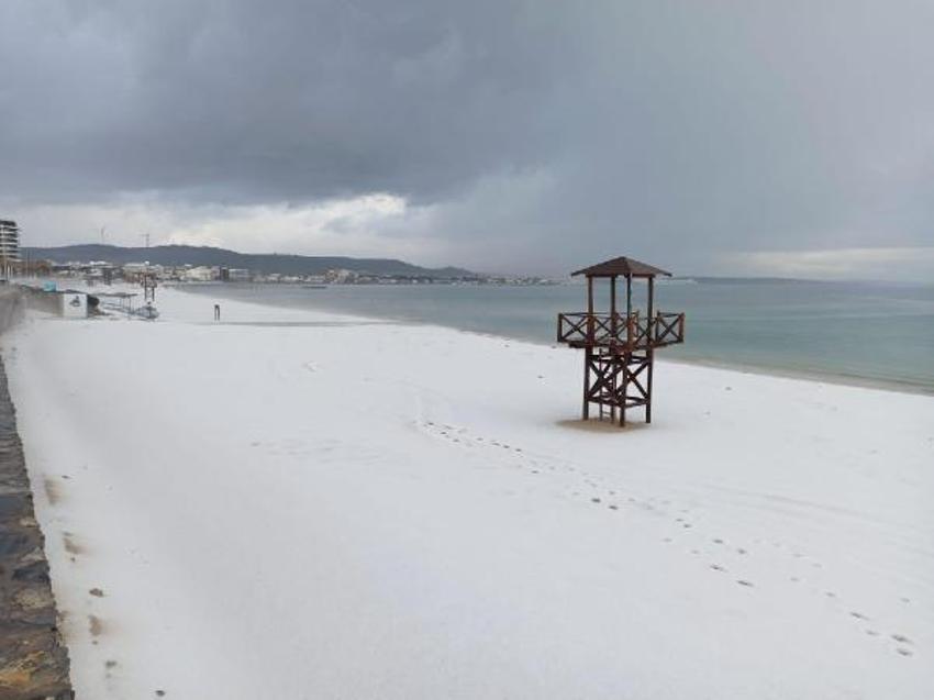 Şiddetli yağış başladı, yerler bembeyaz oldu! Saat verildi, Meteoroloji il il son dakika açıkladı