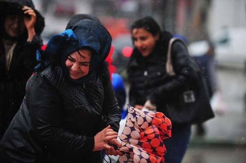 Kar yağışı ve kuvvetli yağmur geri döndü! Özellikle saat verildi, Meteoroloji son dakika il il duyurdu