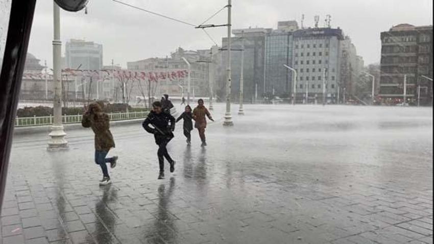 Kar yağışı ve kuvvetli yağmur geri döndü! Özellikle saat verildi, Meteoroloji son dakika il il duyurdu