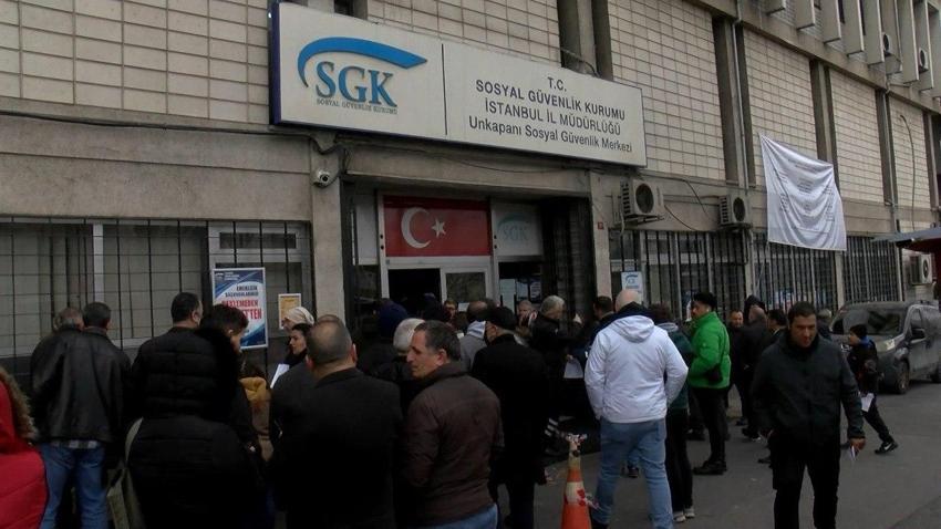 EYT ile emekli olanlar ilk maaşlarını depremezdelere bağışlıyor!