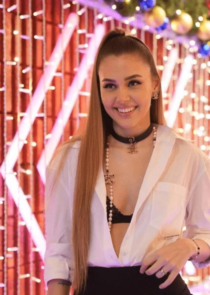 Berfu Yenenler: Roma'da gezerken Eser'i dolandırdılar