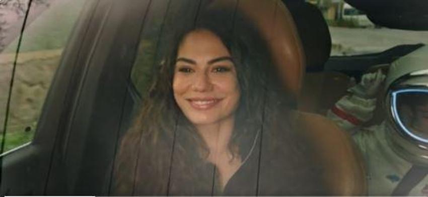 Adım Farah 7. bölüm fragmanı: Tahir Lekesiz teklifi Farah'ı güldürdü!