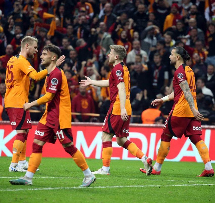 Biri sol bek diğeri stoper! İki yıldız neredeyse bedavaya Galatasaray'a gelecek