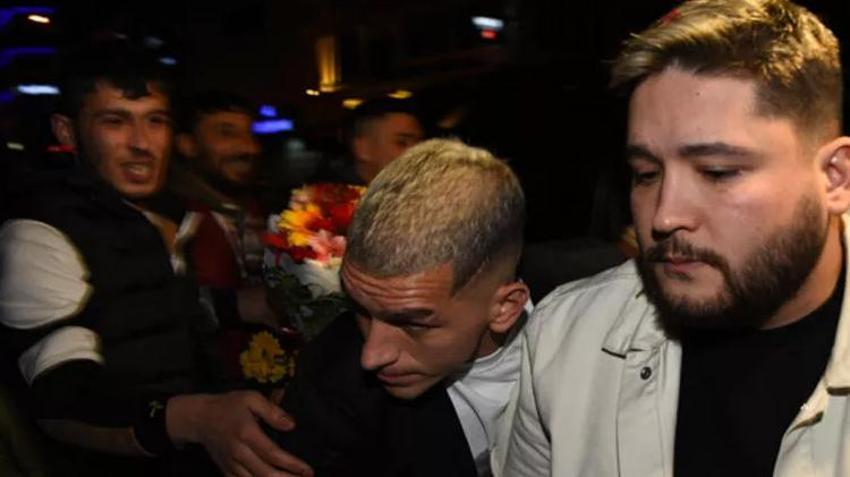 Galatasaray'ın yıldızları gecelere aktı! Gazetecilere müdahale