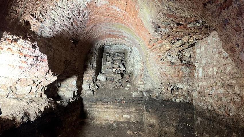 İstanbul'da bin 500 yıllık yeraltı dehlizi bulundu  