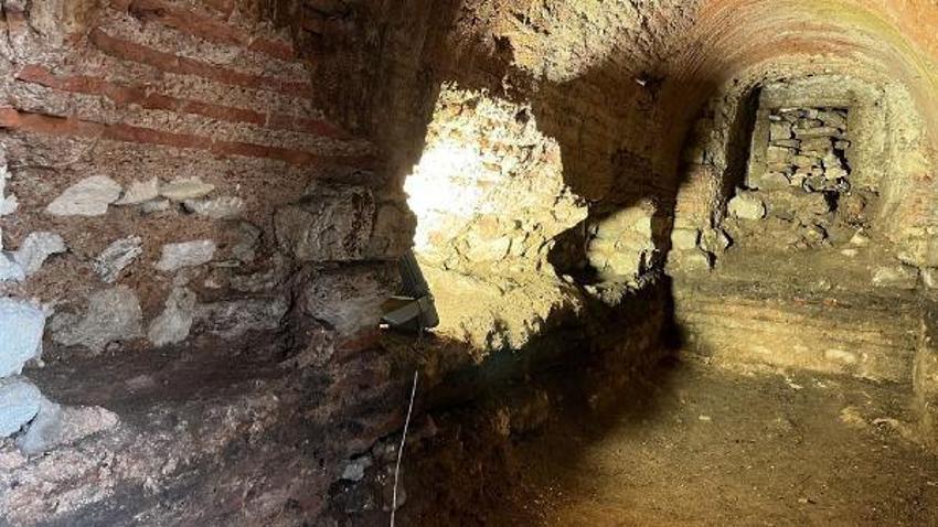 İstanbul'da bin 500 yıllık yeraltı dehlizi bulundu  