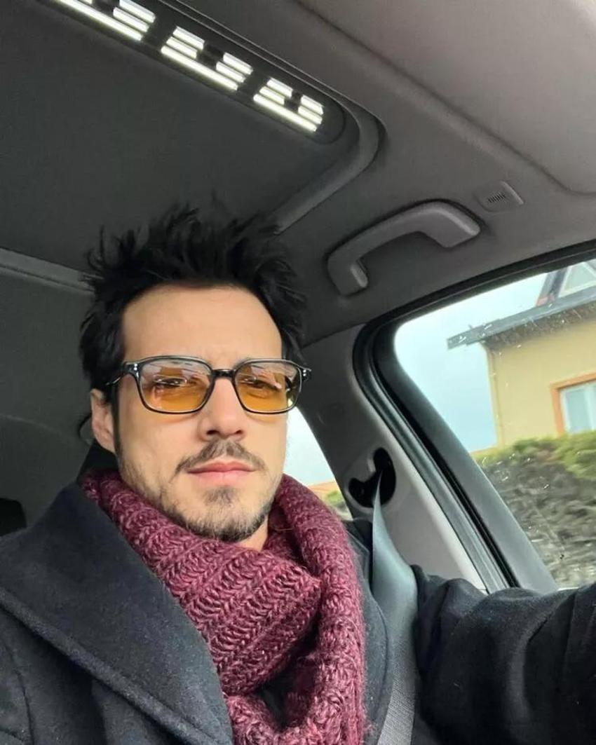 Mert Yazıcıoğlu sevgilisi Dilan Çiçek Deniz'i yalnız bırakmadı!