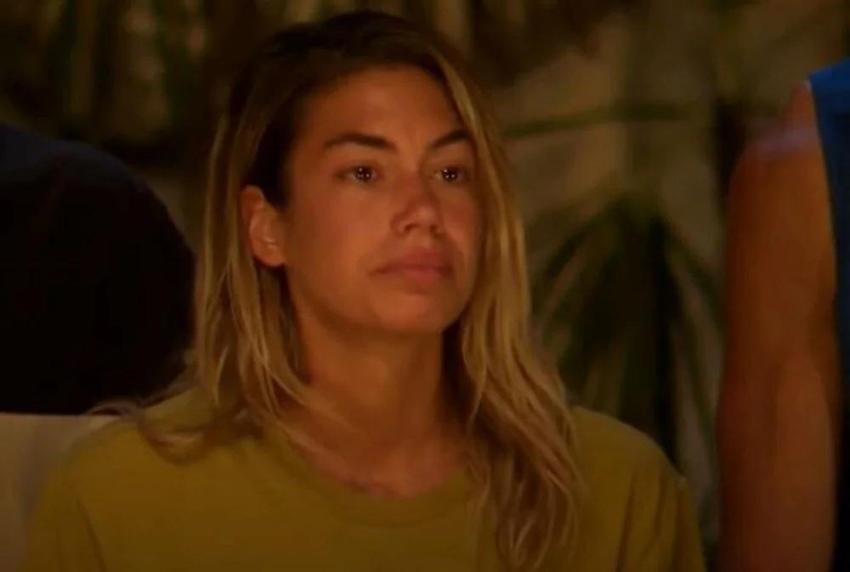 Acun Ilıcalı Survivor Asena'yı yıldız ilan etti! Asena mavi takıma geçti, Aziz çıldırdı!