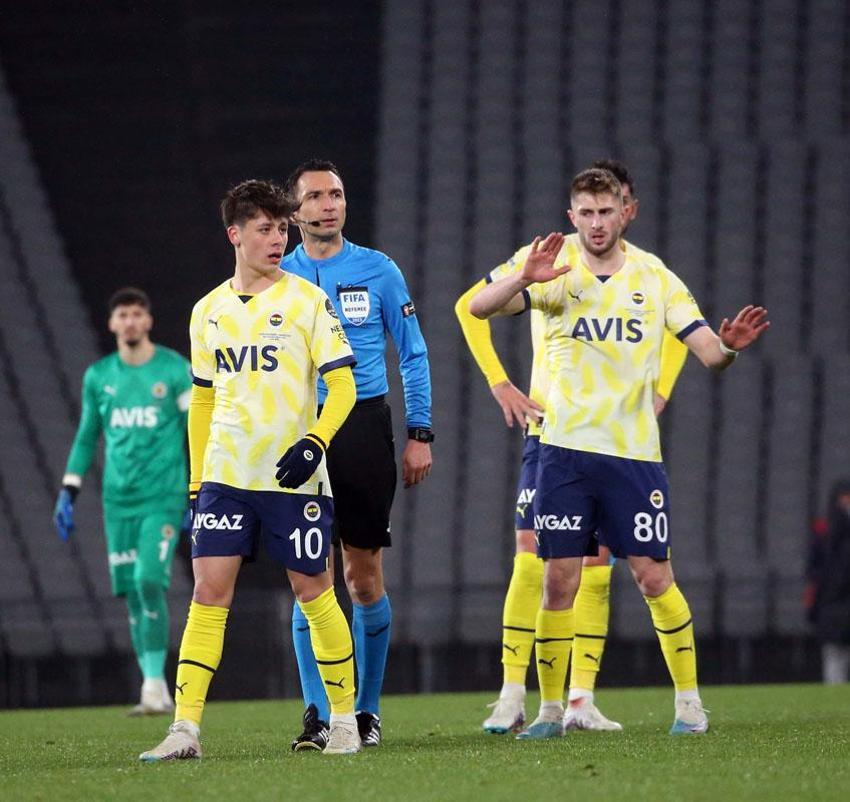 'Artık seni kimse iplemiyor! Türkiye'nin 'oynasın' diye feryat ettiği futbolcuyu yedek bırakıyorsun Jesus'
