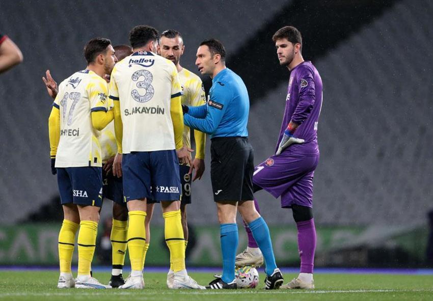 'Artık seni kimse iplemiyor! Türkiye'nin 'oynasın' diye feryat ettiği futbolcuyu yedek bırakıyorsun Jesus'