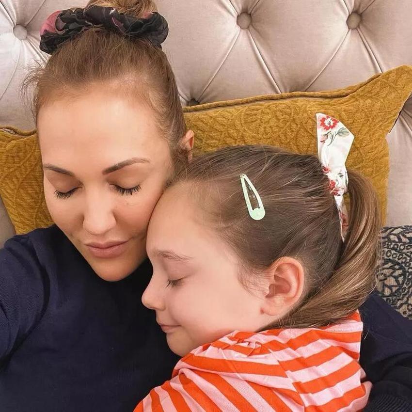 Meryem Uzerli estetiklerle bambaşka biri oldu! Son haliyle gündemde
