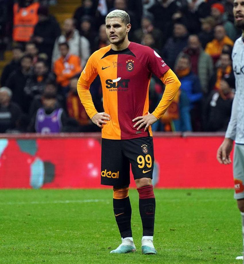 2018'de Cocu'yu mahvetmişti! Gelirse Galatasaray'ı en az 5 sene götürecek sol bek