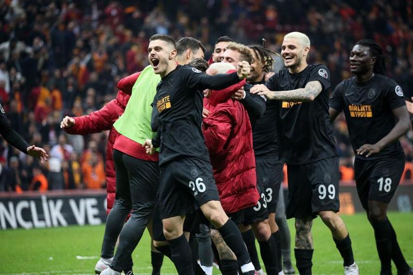 Dursun Özbek Rıdvan Dilmen'i bile ters köşeye yatırdı! Premier Lig stoperi Galatasaray'da...
