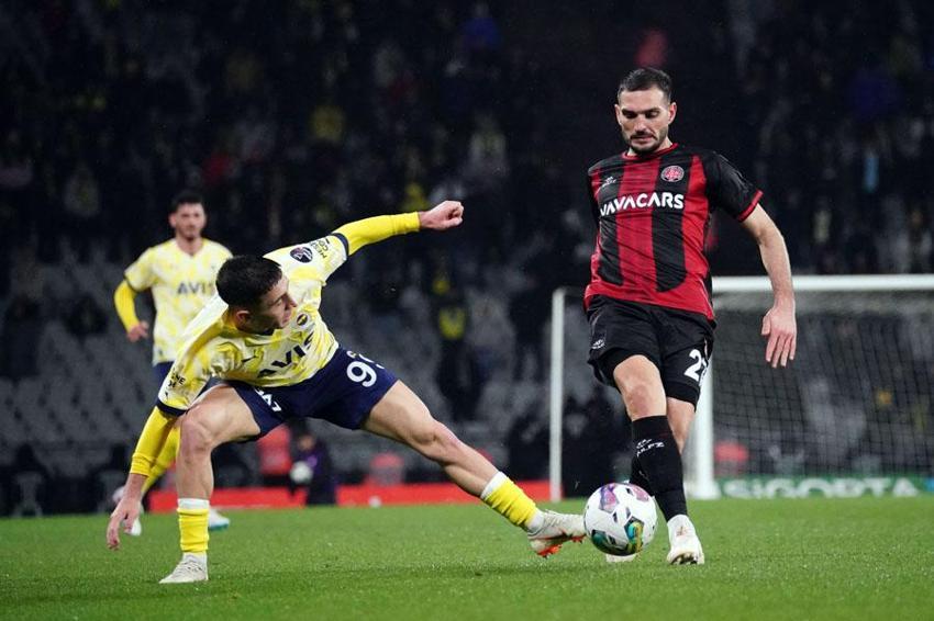 Taraftarları isyan ettiren 4 futbolcuyu açıkladı: Fantezi yaratıp duruyorsun hocam?