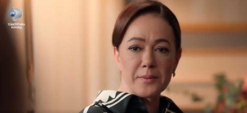 Veda Mektubu dizisinde Hatice'nın tek bir çıkarı var! Alanur'a mektup konusunda yardım ediyor!