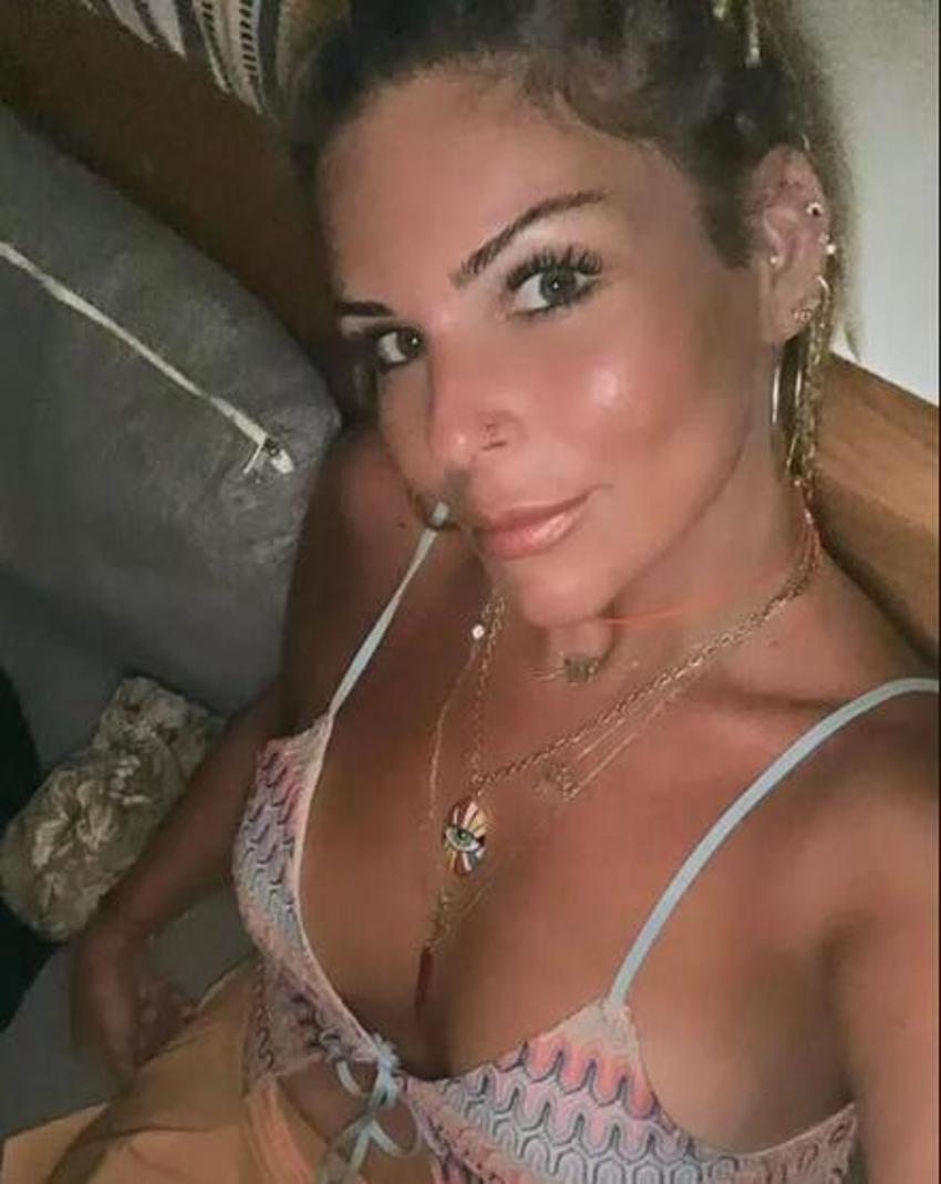 Pelin Öztekin'in fotoğrafı sosyal medyayı ikiye böldü! 'Doğalı daha iyi'