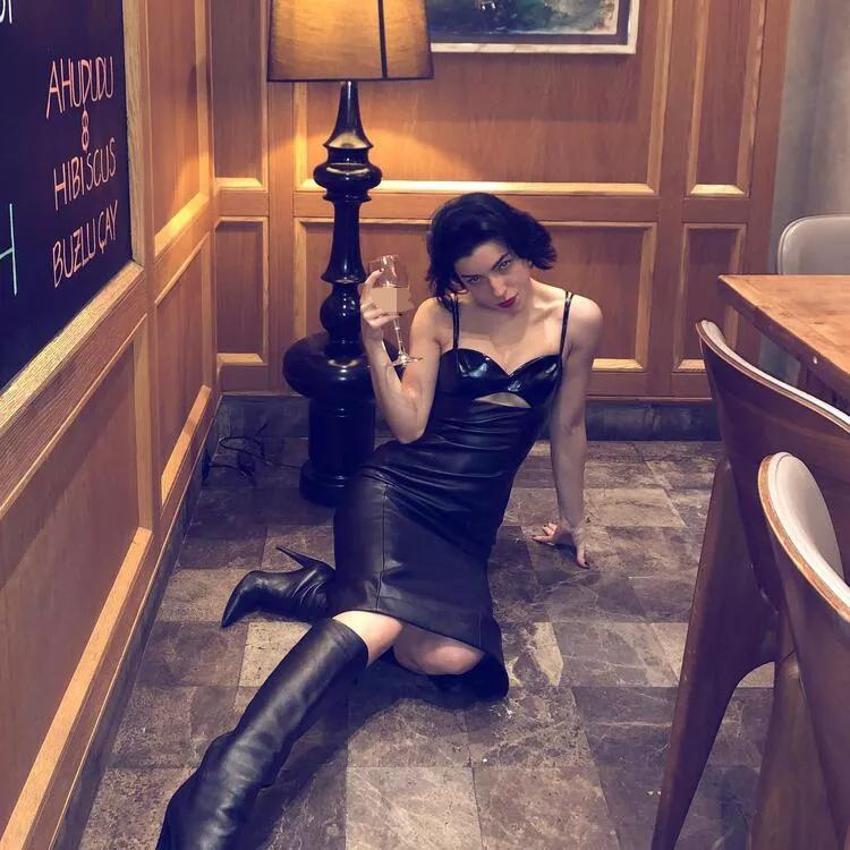 Merve Boluğur transparan giydi! Sosyal medya sallandı