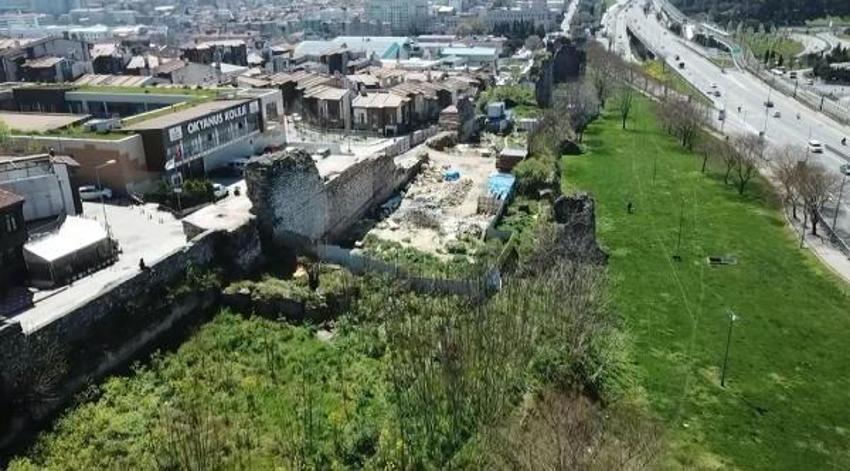 İstanbul surları 'tehlike' altında! Derin çatlaklar görülüyor