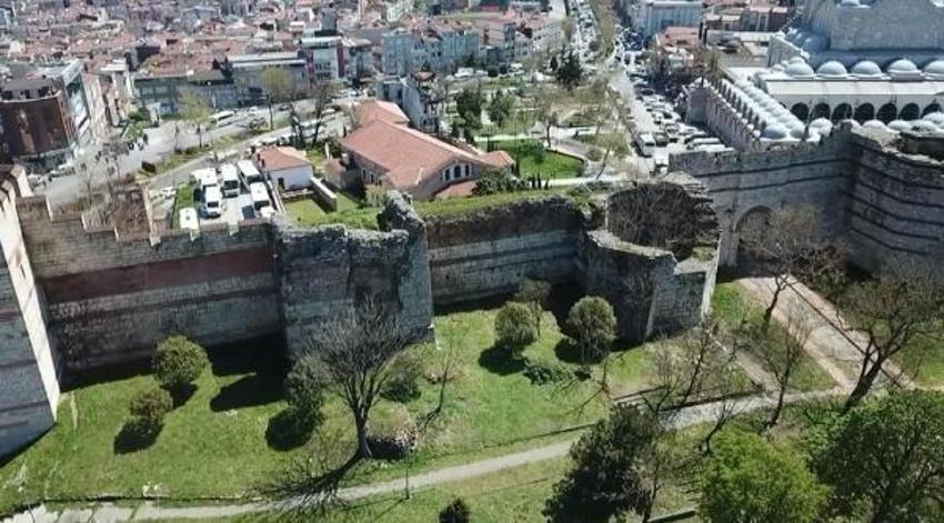 İstanbul surları 'tehlike' altında! Derin çatlaklar görülüyor