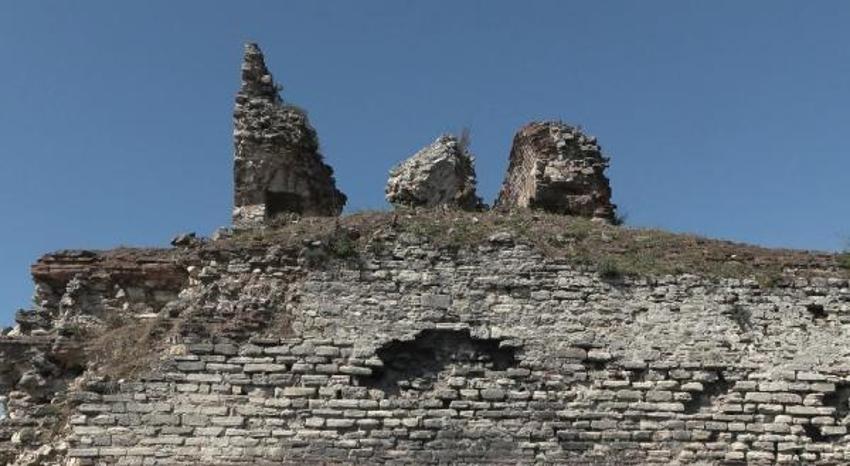 İstanbul surları 'tehlike' altında! Derin çatlaklar görülüyor