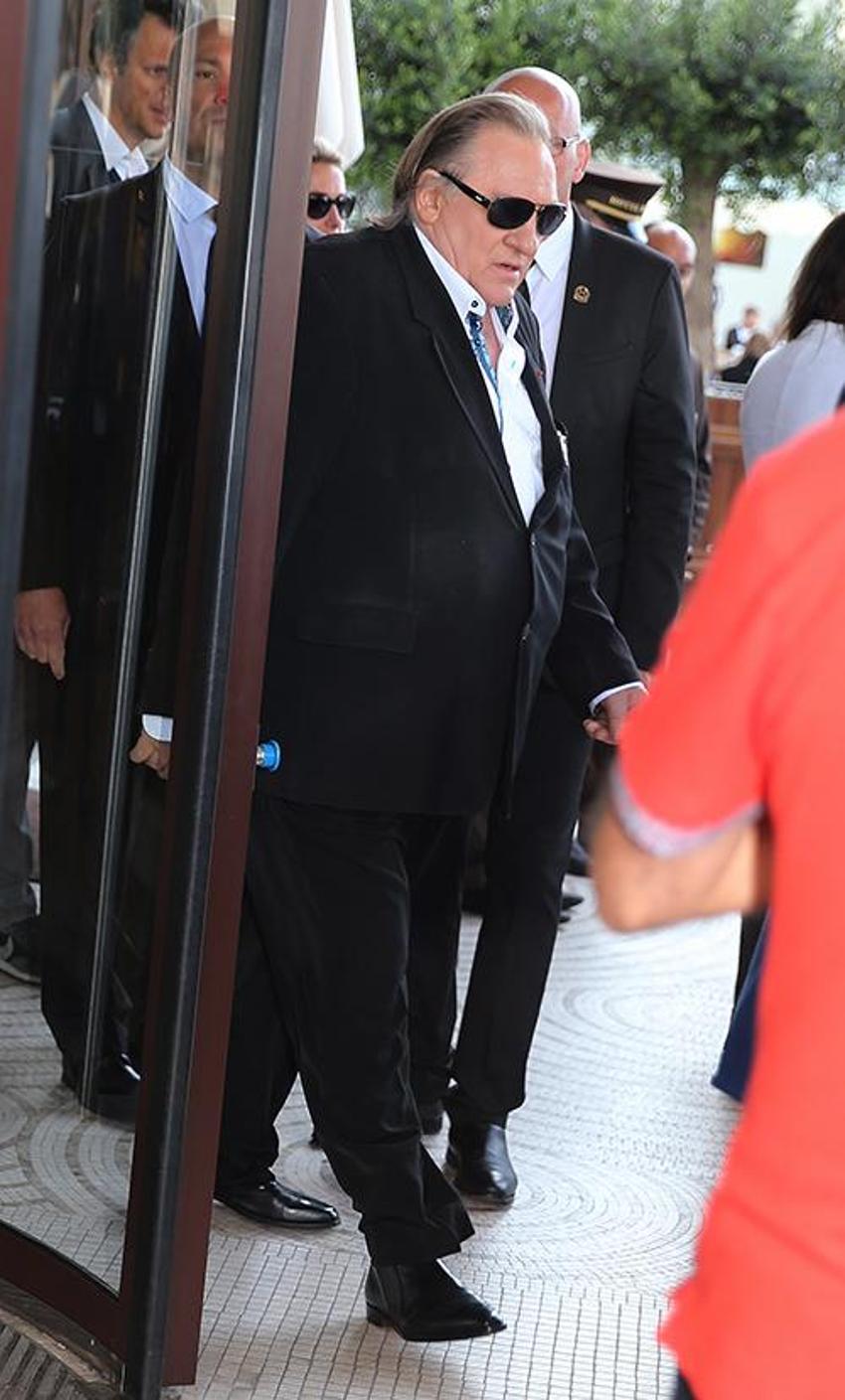 Ünlü oyuncu 13 kadın tarafından cinsel tacizle suçlanıyor! Setlerde ve halka açık yerlerde...