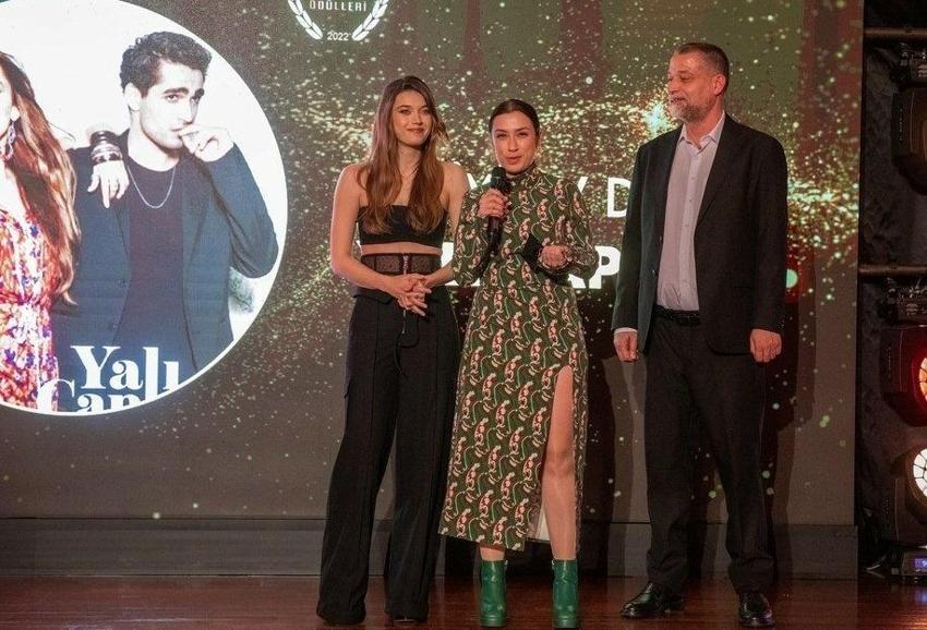 Yalı Çapkını ve Kızılcık Şerbeti fanları birbirine girdi! RTÜK cezası sonrası sosyal medyada savaş başladı!
