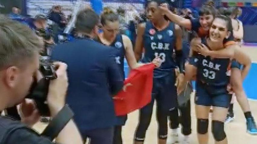Prag'da skandal hareket! ÇBK Mersin Yenişehir Belediyesi'nin Türk bayraklı sevinci engellendi