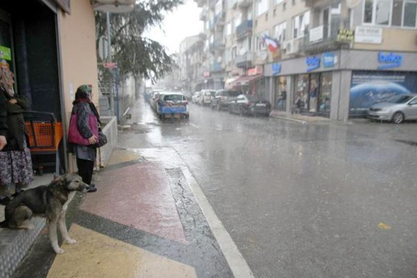 Kış geri dönüyor, kuvvetli yağış geliyor! Meteoroloji illeri tek tek açıklayıp son dakika uyarısında bulundu