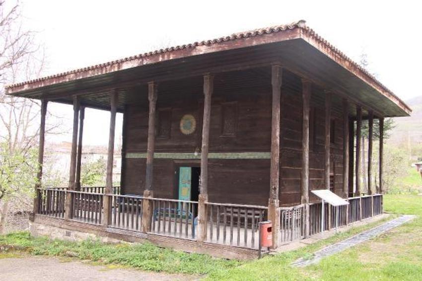 4 asırlık ahşap camideki saatin sırrı çözülemedi! 5.19’u gösteriyor