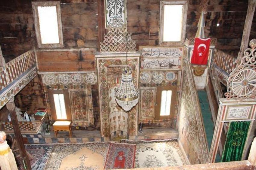 4 asırlık ahşap camideki saatin sırrı çözülemedi! 5.19’u gösteriyor