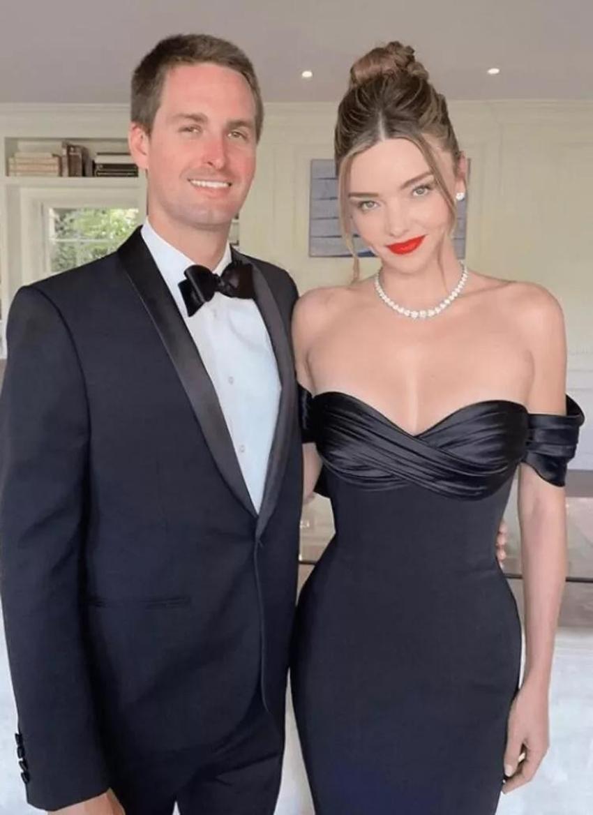 Miranda Kerr dördüncü çocuk için ikna olmuyor!