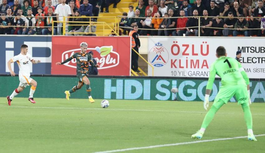 4-1'in ardından Okan Buruk'a tepki: Hayır hocam ya biz bu adamı izlemek istemiyoruz