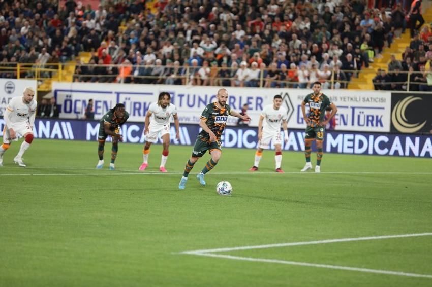 4-1'in ardından Okan Buruk'a tepki: Hayır hocam ya biz bu adamı izlemek istemiyoruz