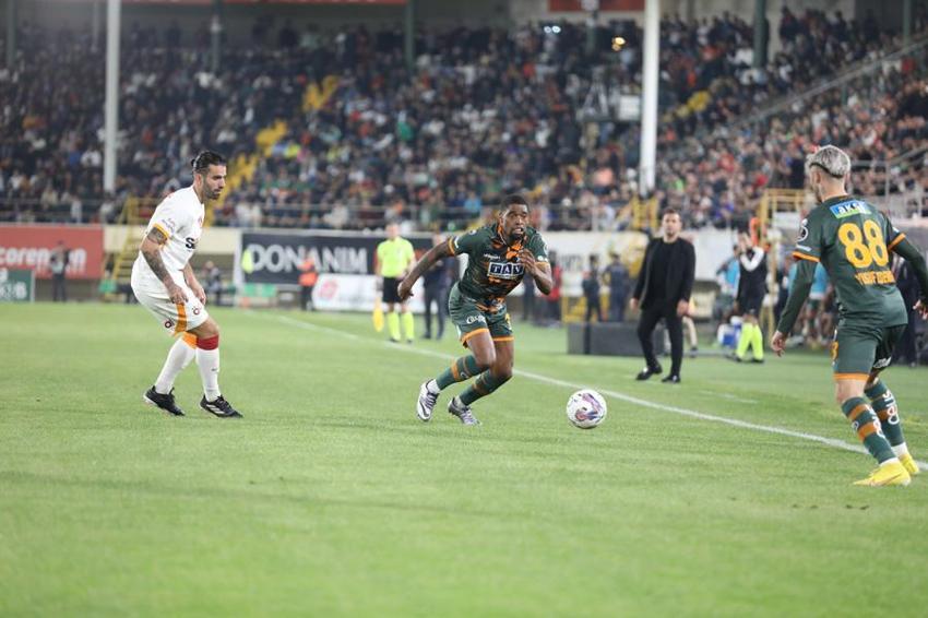 4-1'in ardından Okan Buruk'a tepki: Hayır hocam ya biz bu adamı izlemek istemiyoruz