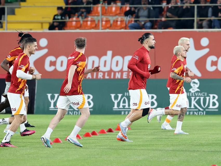 Canlı yayında Galatasaray'ın yeni sol bekini açıkladı: Şampiyonlar Ligi için şarttı