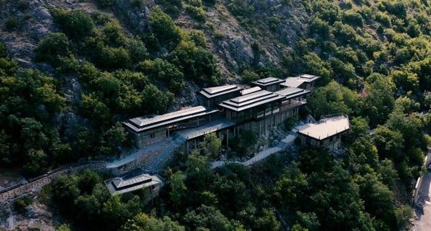 Dünyanın en gösterişli mağarası yeniden ziyarete açıldı