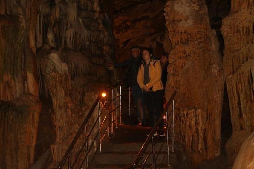 Dünyanın en gösterişli mağarası yeniden ziyarete açıldı