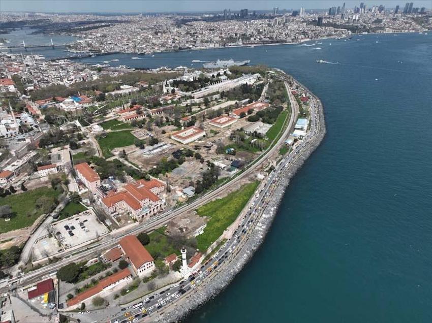 TCG Anadolu Gemisini ziyaret etmek için vatandaşlar kilometrelerce kuyruk oluşturdu
