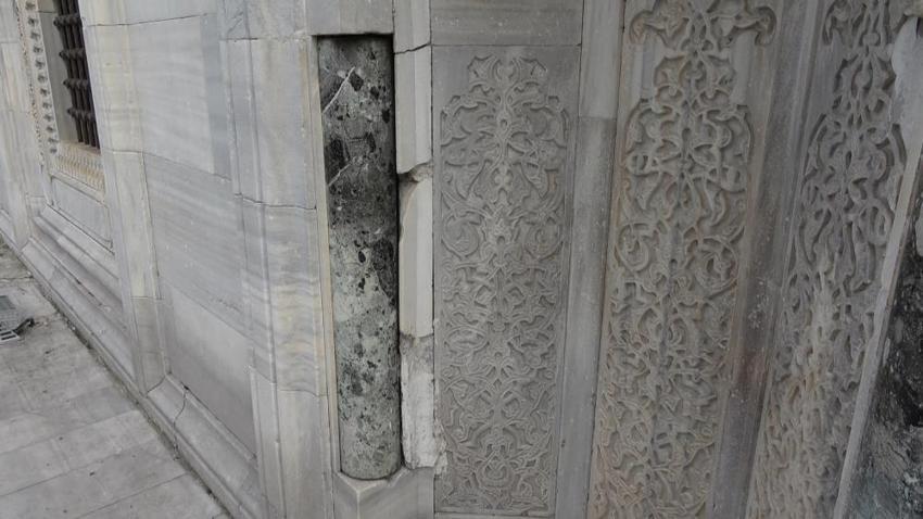 Tarihi caminin ayarlarıyla oynadılar! Artık sadece biri çalışıyor