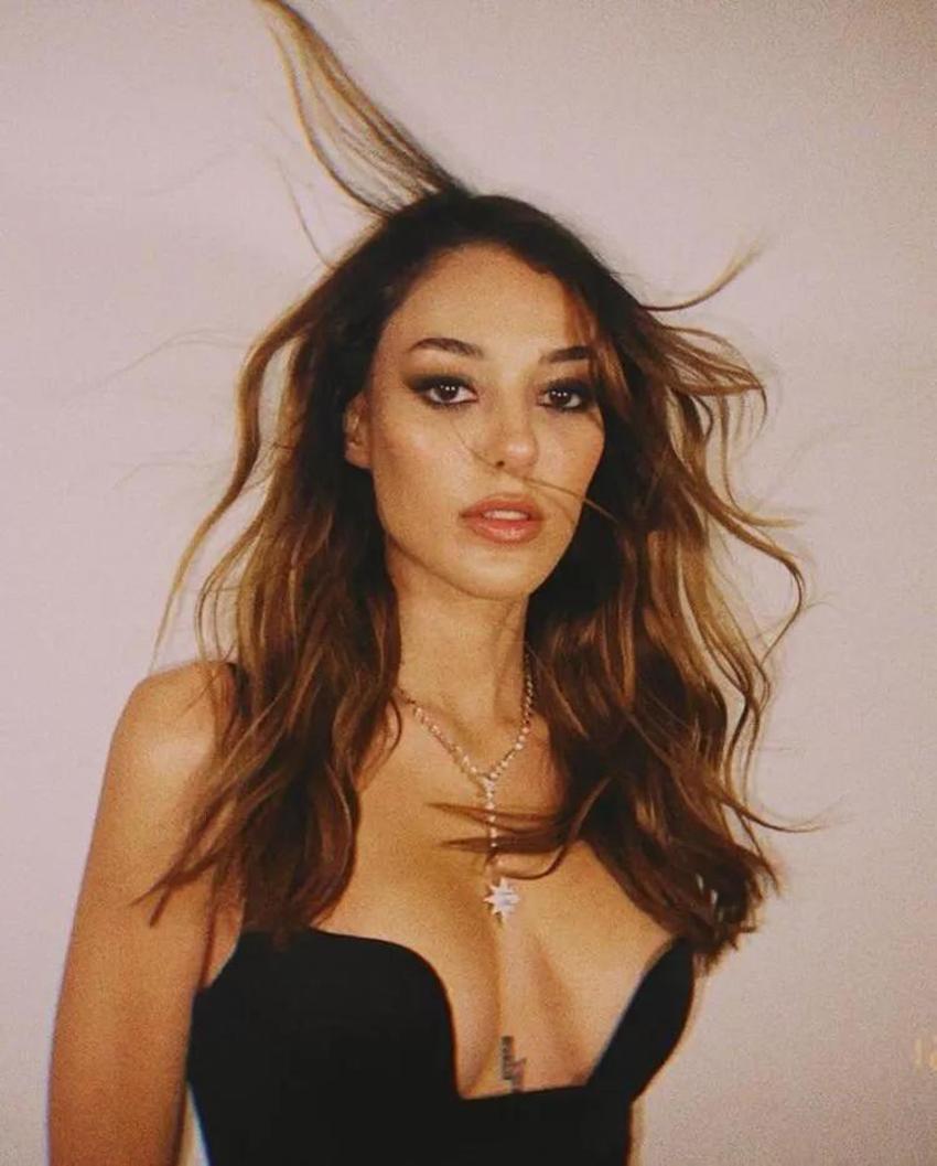 Dilan Çiçek Deniz'den romantik paylaşım!