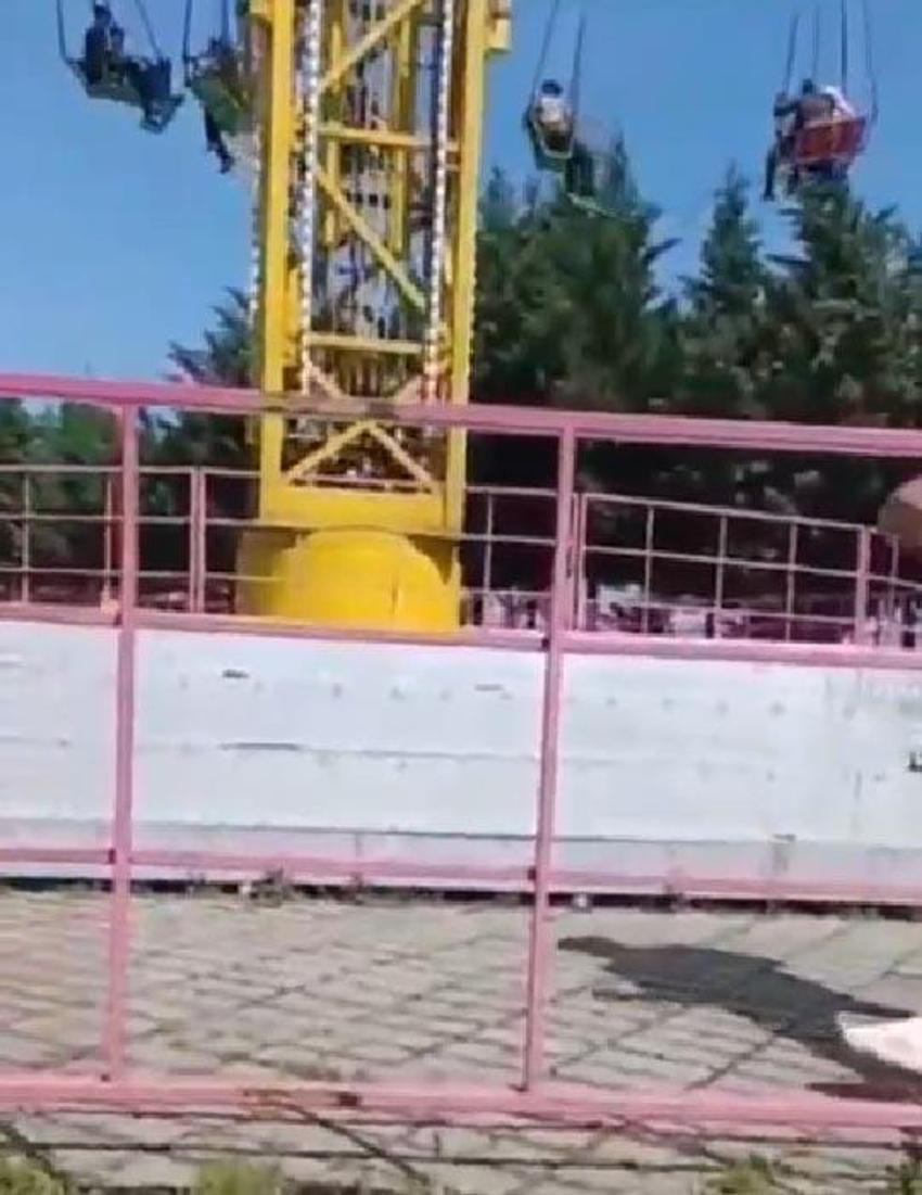 Lunaparkta faciadan dönüldü! Dev salıncak ağaç dallarına takıldı...