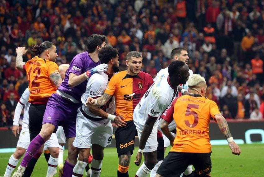 Fenerbahçe'den Galatasaray-Fatih Karagümrük maçı sonrası paylaşım: VAR kayıtları açıklansın