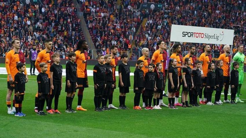 Galatasaray'ın yıldızı Mauro Icardi'ye sert sözler: Şampiyonluk giderse hatırlanır