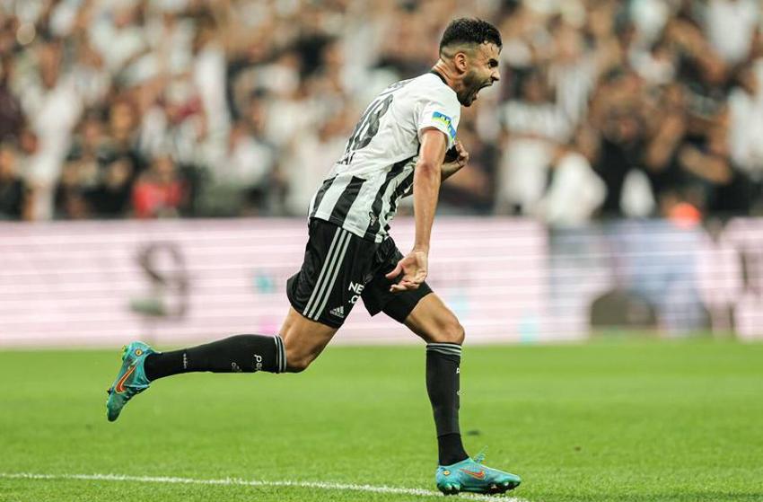 Salih Uçan'dan kariyer rekoru! Vazgeçilmez oldu