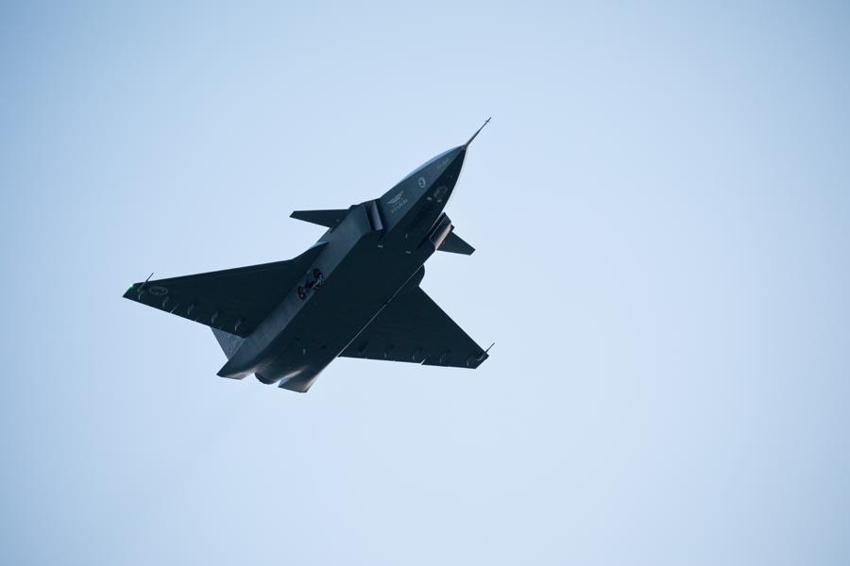 KIZILELMA uçuş testinde bir ilk! AKINCI’dan kol uçuşu gerçekleştirerek kritik aşamayı geçti...