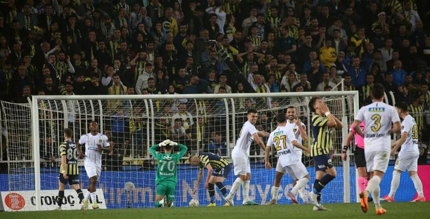 Fenerbahçe'de fatura kesildi! '10 milyon euro'ya 2 transfer yaptın takımı şampiyonluktan ettin'