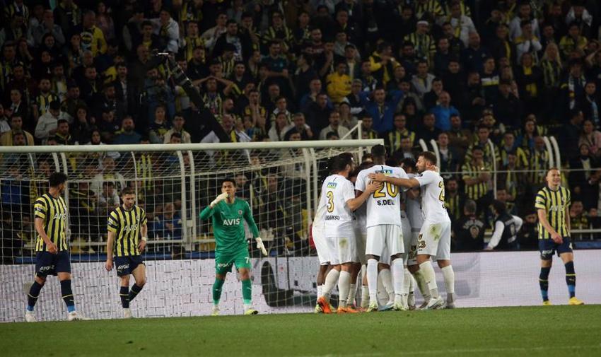 Fenerbahçe'de fatura kesildi! '10 milyon euro'ya 2 transfer yaptın takımı şampiyonluktan ettin'
